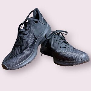 NIKE Air Zoom Winflo Women’s Running Shoes in Black | US Size 8 (S188)